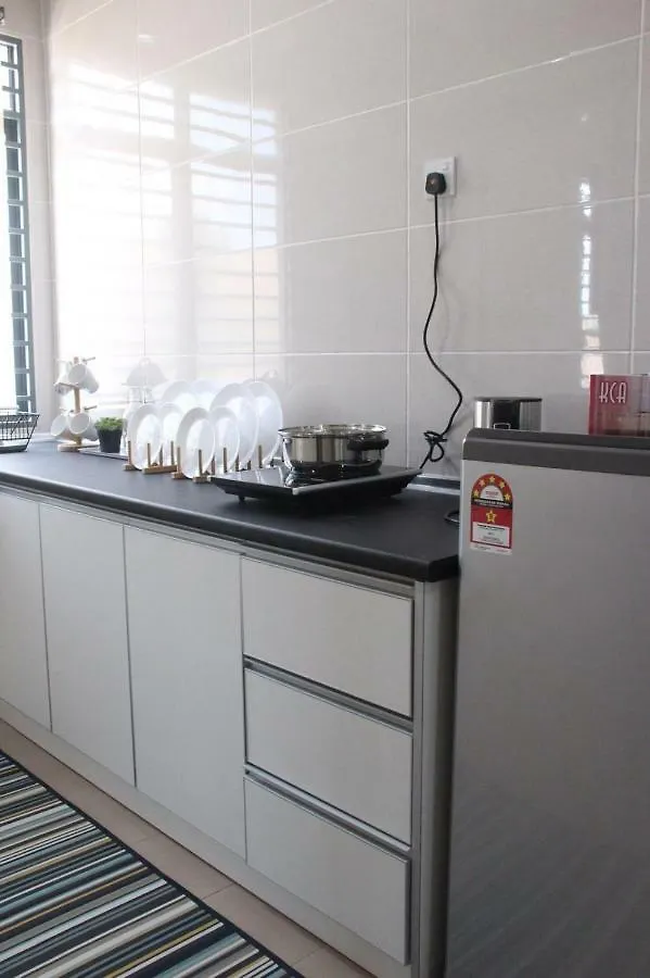Hfhut Homestay @ 10Minklia, Sepang 0*,