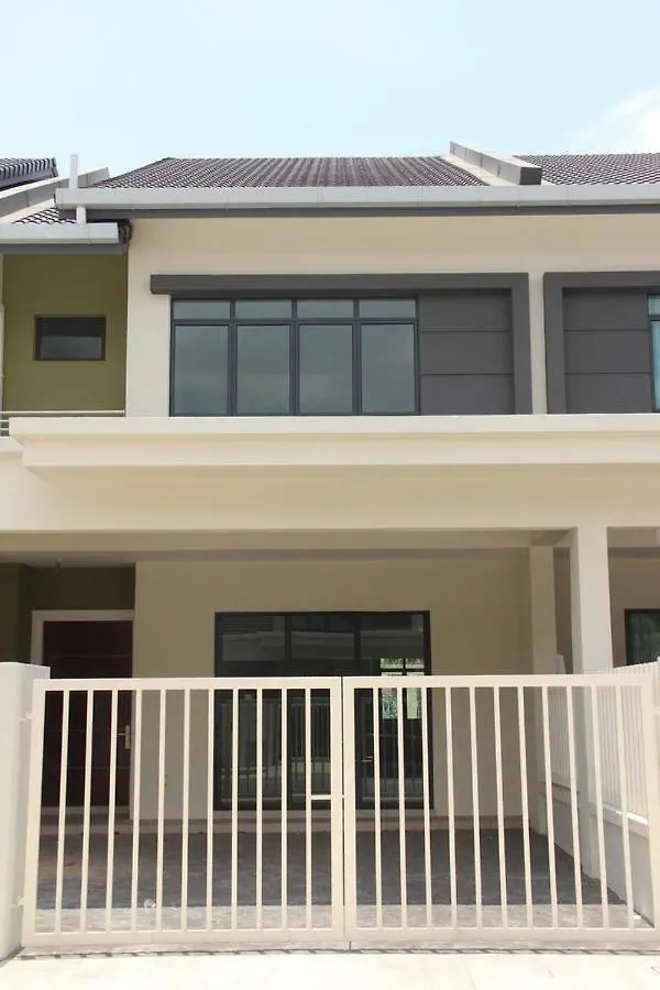 Hfhut Homestay @ 10Minklia, Sepang
